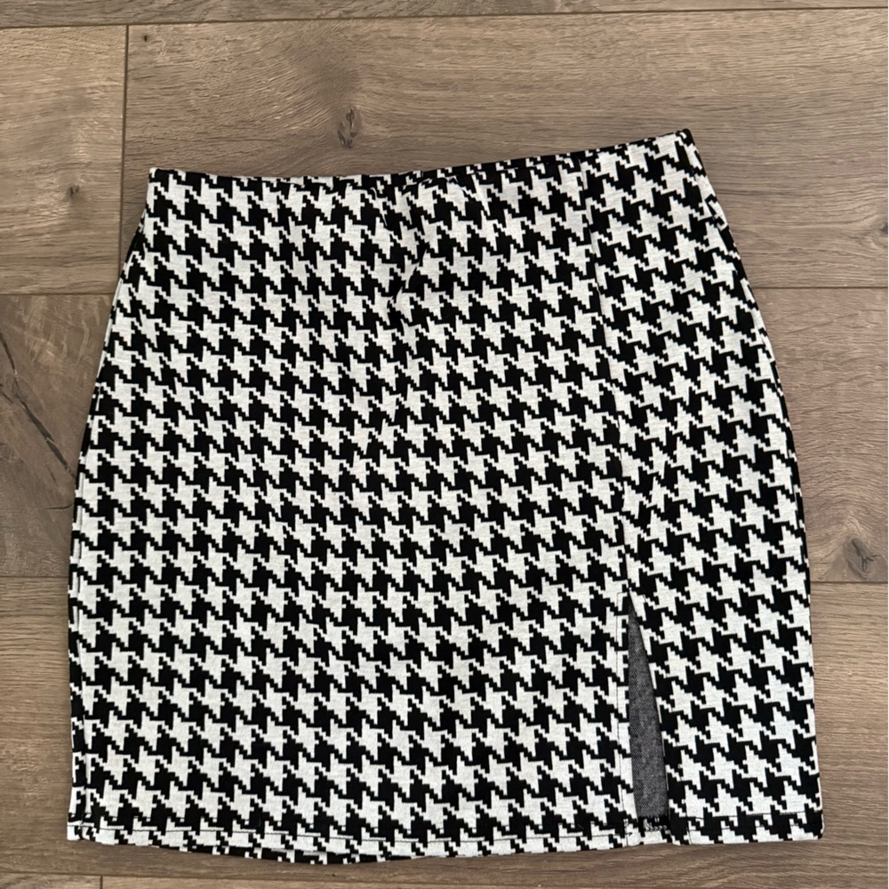 Fashion Nova Monochrome Houndstooth Mini Skirt